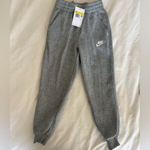 Boys’ small Nike gray sweatpants